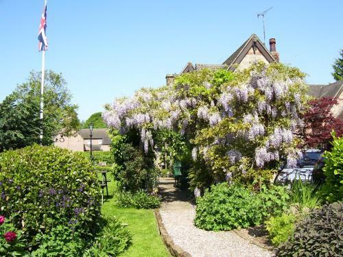 Bed & Breakfast Trough Ivy House