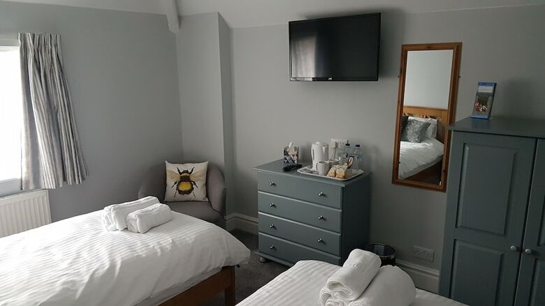 Hostal The Beehive Guest House