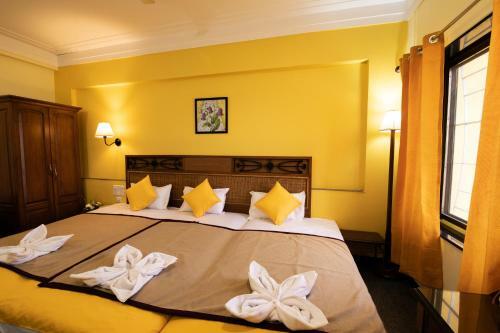 Hotel Raj Resort