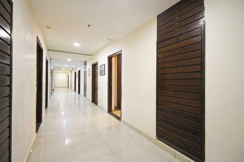 Hotel Oyo 4964 Golden Oyster Suites