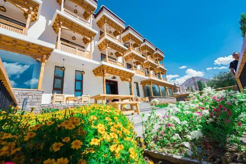 Samaya Hotel