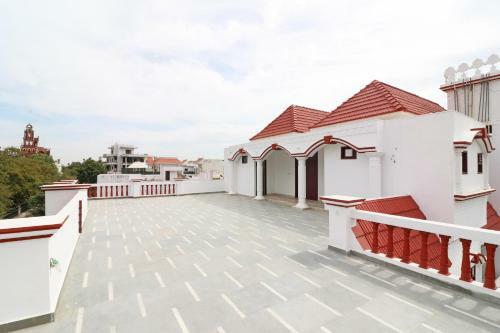 Hotel Oyo Flagship 27925 Kotra House Gomtinagar