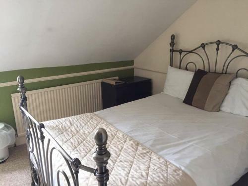 Bed & Breakfast The Pines Guest Accommodation