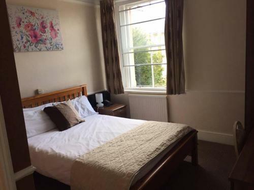 Bed & Breakfast The Pines Guest Accommodation