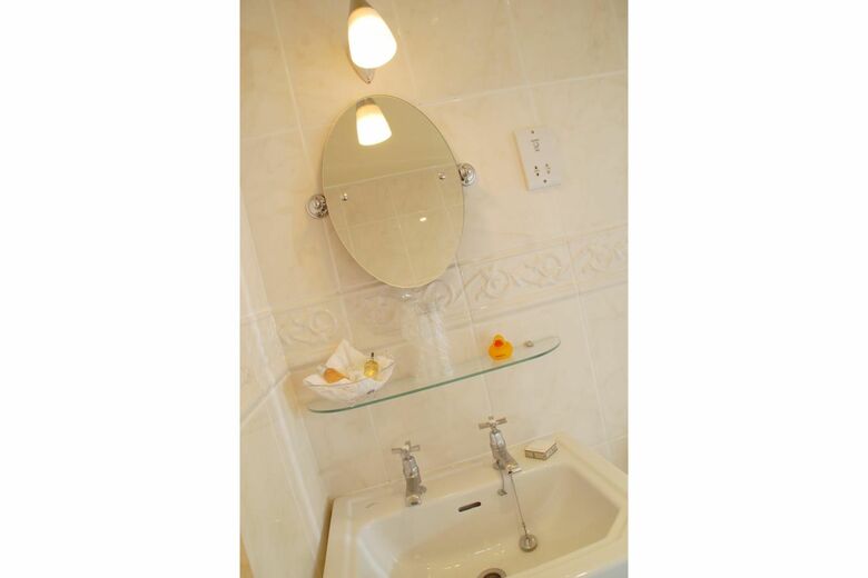 Hotel Oyo The Leven