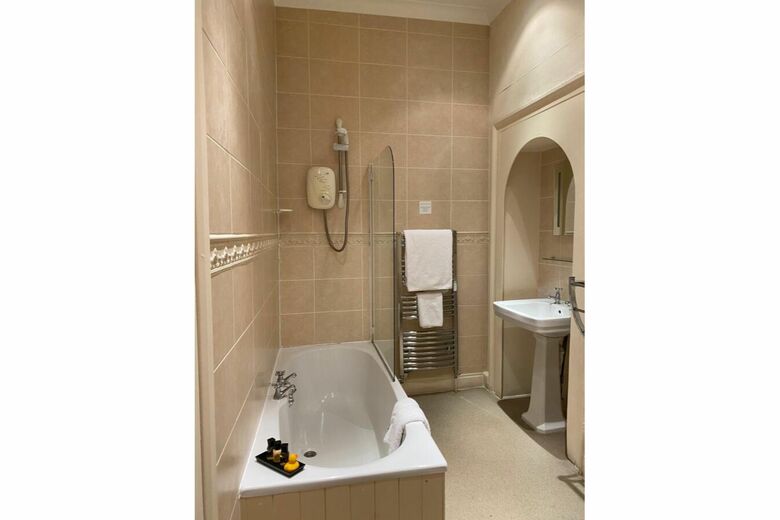 Hotel Oyo The Leven