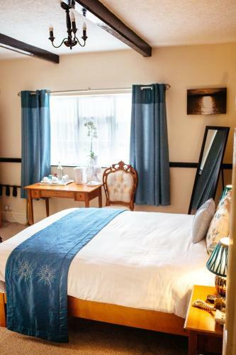 Pymgate Lodge Airport Hotel