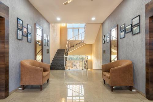 5 Bhk Luxurious Villa With Private Pool ! Kingston Villa Lonavala !
