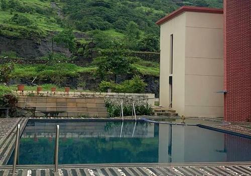 Evilla No 10 With A Lush Green Surrounding