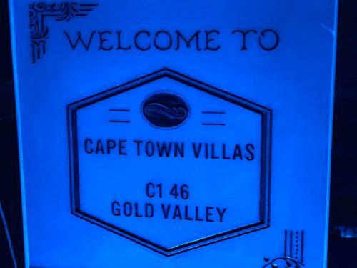 Capetown Villa With Pool, Jacuzzii, Dj, & Hot Bath Tub