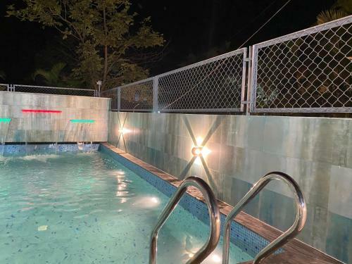Capetown Villa With Pool, Jacuzzii, Dj, & Hot Bath Tub