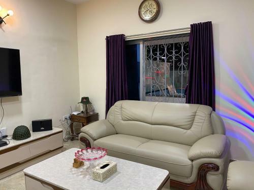 Capetown Villa With Pool, Jacuzzii, Dj, & Hot Bath Tub
