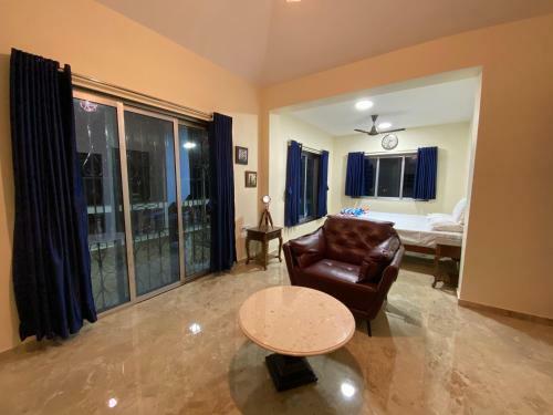 Capetown Villa With Pool, Jacuzzii, Dj, & Hot Bath Tub