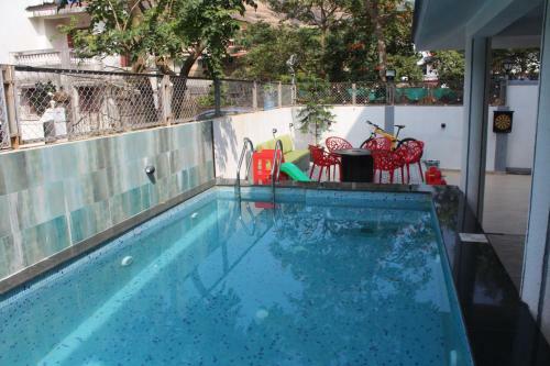 Capetown Villa With Pool, Jacuzzii, Dj, & Hot Bath Tub