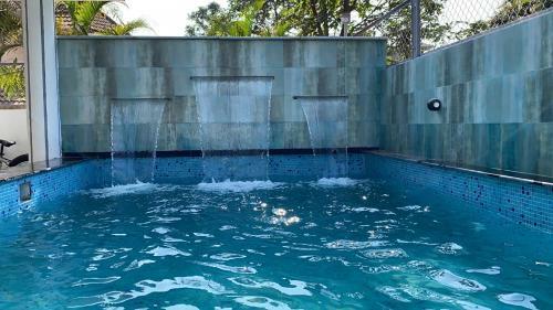 Capetown Villa With Pool, Jacuzzii, Dj, & Hot Bath Tub