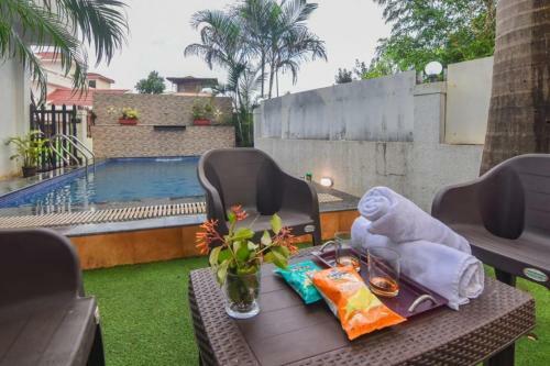 Villa White Bunglows