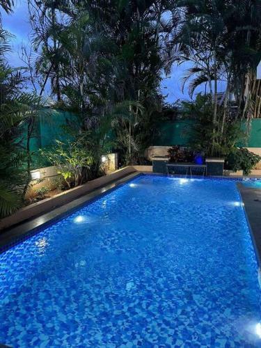 Corner House, Lonavla By Meheru-2bhk Villa With Pool