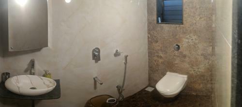Corner House, Lonavla By Meheru-2bhk Villa With Pool
