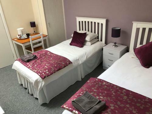 Hostal The Queens Head Hotel