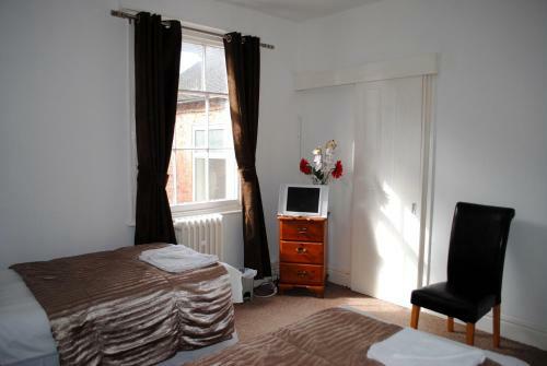 Hostal The Queens Head Hotel