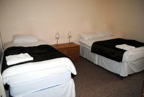 Hostal The Queens Head Hotel