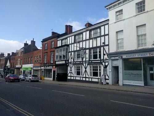 Hostal The Queens Head Hotel