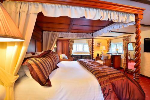 Roundabout Hotel