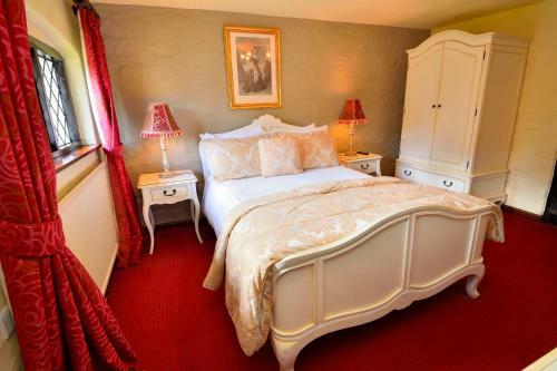 Roundabout Hotel