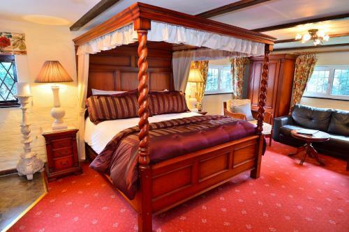 Roundabout Hotel