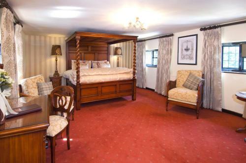 Roundabout Hotel