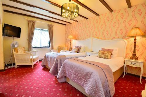 Roundabout Hotel