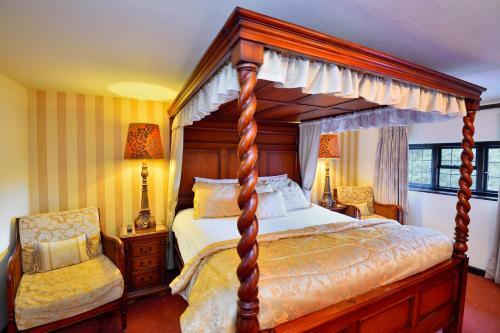 Roundabout Hotel