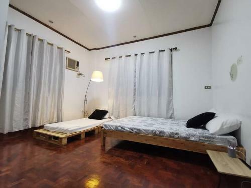 Tipolo White House