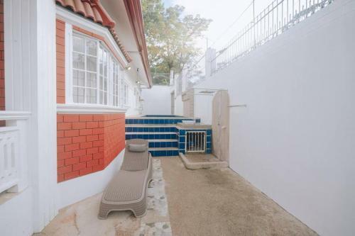 Tipolo White House