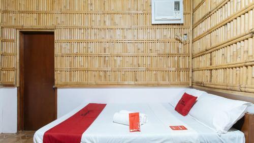 Hotel Reddoorz Hostel @megans Paradisio Beach Resort