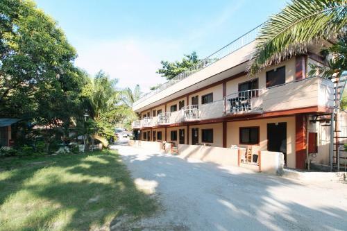Hotel Reddoorz Hostel @megans Paradisio Beach Resort