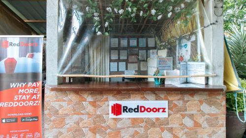 Hotel Reddoorz Hostel @megans Paradisio Beach Resort