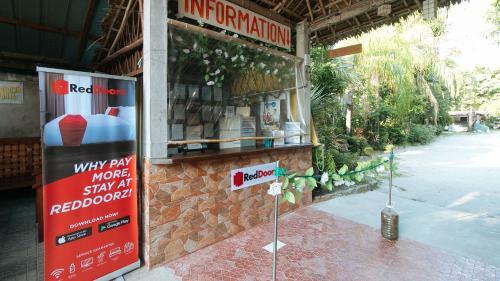 Hotel Reddoorz Hostel @megans Paradisio Beach Resort