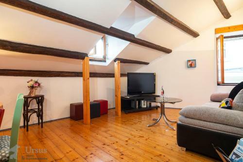 Apartment Lira