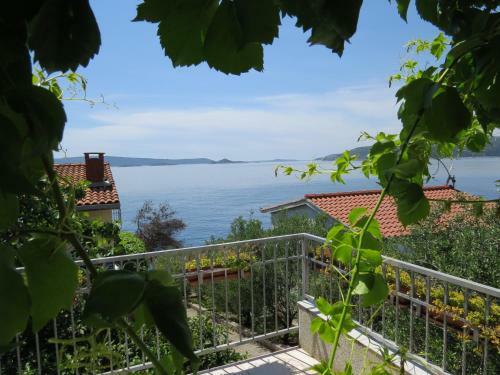 Apartments Lovri? - 30 Meters To The Beach