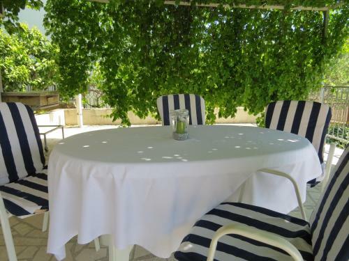 Apartments Lovri? - 30 Meters To The Beach