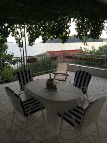 Apartments Lovri? - 30 Meters To The Beach