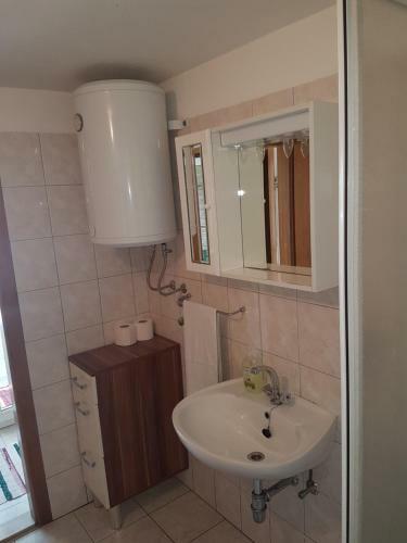 Apartments Lovri? - 30 Meters To The Beach