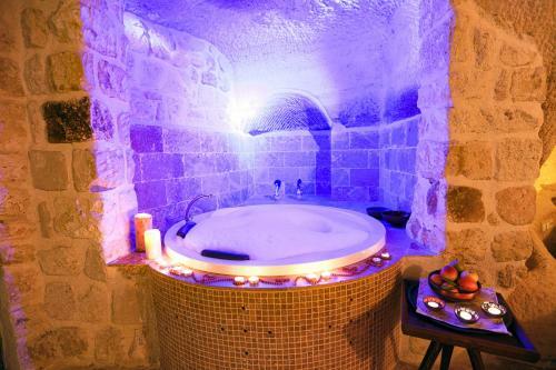 Sinasos Palace Cave Hotel