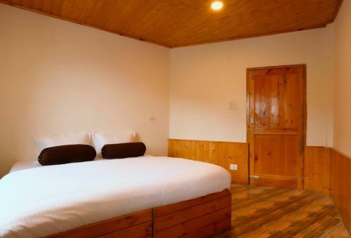 Robinhood Travel Hostel