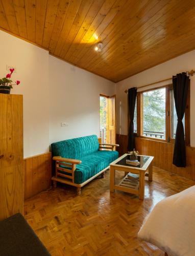 Robinhood Travel Hostel