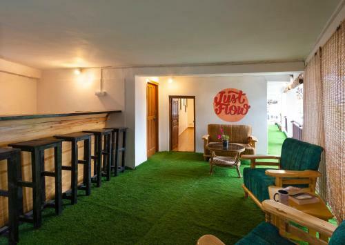 Robinhood Travel Hostel