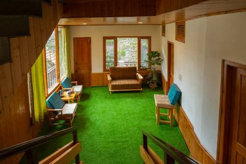 Robinhood Travel Hostel