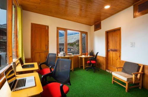 Robinhood Travel Hostel