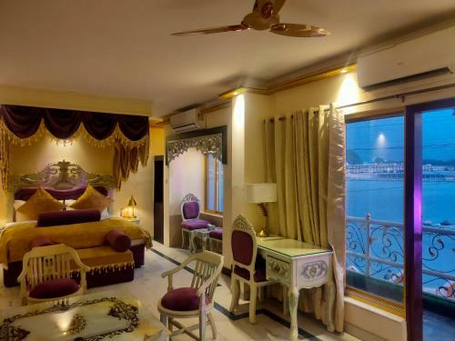 Hotel The Neeraj Ganga Heritage Palace